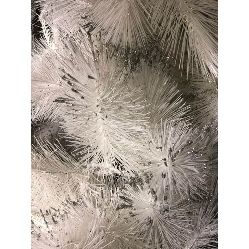 9'X14' GARLAND WHITE  ALASKAN  PINE  WITH  SILVER  GLITTER 80 Tips