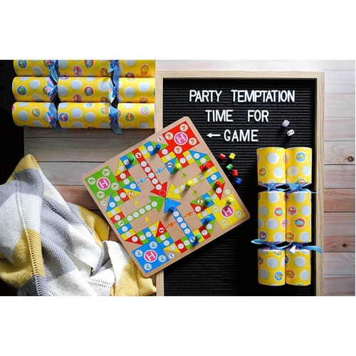 Theme Board Game Crackers